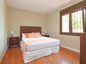 a bedroom with a large bed and a window at Del parque flats casa rincón del sol in Rincón de la Victoria