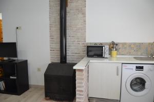 A kitchen or kitchenette at Apartamento Almanzor