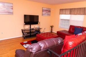 Gallery image of Gorgeous & Elegant 3Bedrooms 2Full-bath Upper Level of a single home in East Riverdale