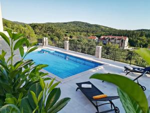 A piscina localizada em Villa Lucija Cilipi ou nos arredores