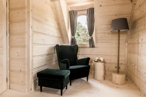 Część wypoczynkowa w obiekcie TatryTop Osada Luxury Chalets Kościelisko
