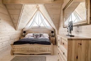 Łóżko lub łóżka w pokoju w obiekcie TatryTop Osada Luxury Chalets Kościelisko