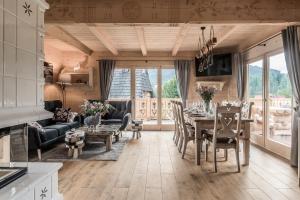 Część wypoczynkowa w obiekcie TatryTop Osada Luxury Chalets Kościelisko