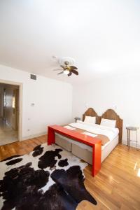 Ein Bett oder Betten in einem Zimmer der Unterkunft Chiconomy Suites