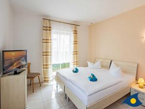 Ein Bett oder Betten in einem Zimmer der Unterkunft Ferienwohnung (-haus) Whg. 01 Gartenstraße