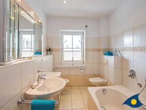 Ein Badezimmer in der Unterkunft Ferienwohnung (-haus) Whg. 01 Gartenstraße