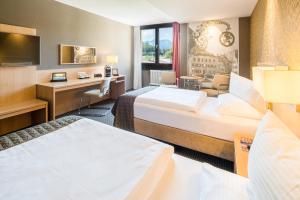 Ένα ή περισσότερα κρεβάτια σε δωμάτιο στο Best Western Premier Central Hotel Leonhard