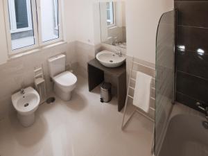 Bilik mandi di City Stays Cais do Sodre Apartments