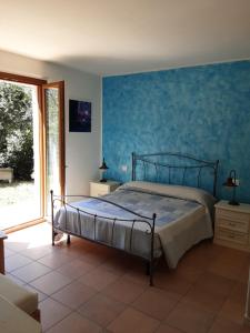 سرير أو أسرّة في غرفة في Fonte la Perna