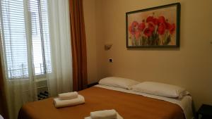 Łóżko lub łóżka w pokoju w obiekcie Hotel Everest