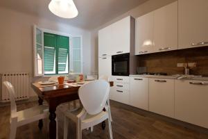 Ett kök eller pentry på Lanfranchi deluxe apartament