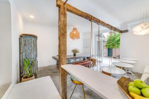 a living room with a table and some chairs at Garam Lisboa in Lisbon