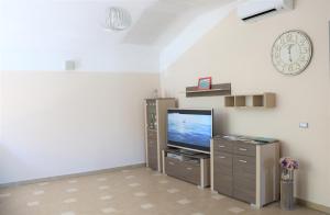 TV i/ili multimedijalni sistem u objektu Apartment Olivia