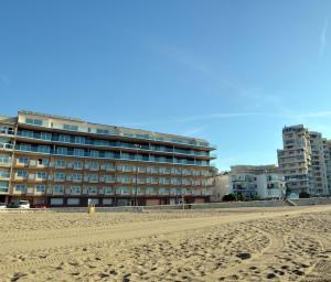 a building on the beach next to a sandy beach at Vegasol Playa A.T in Fuengirola