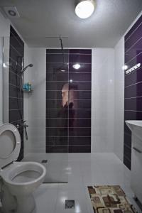 A bathroom at City Apartments