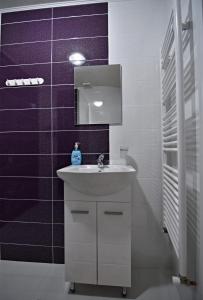 A bathroom at City Apartments