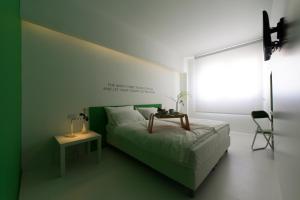 Un pat sau paturi într-o cameră la Bed 'n Design