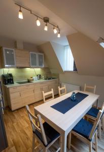 A kitchen or kitchenette at Airport Apartman