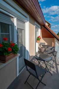 A balcony or terrace at Airport Apartman