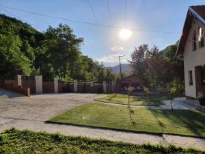 Taman di luar Lodge Zeleni svet