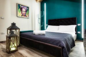 Postel nebo postele na pokoji v ubytování Palazzo Eugenia Suites