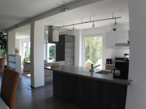 a kitchen with a black counter top in a room at Ferienwohnung in Waldrandlage in Zierenberg