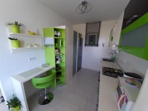 Kuchyň nebo kuchyňský kout v ubytování Apartment Mia