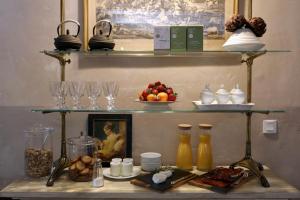 a shelf with some food and drinks on it at Justin de Provence in Orange