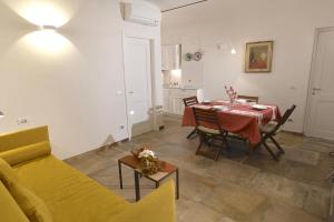 A seating area at Casa delle Rocche Még 8 kép