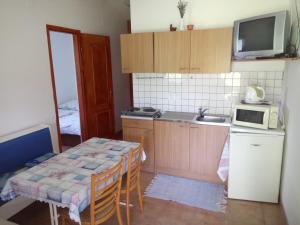 Kuchyň nebo kuchyňský kout v ubytování Apartmány Denis