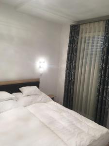 Posteľ alebo postele v izbe v ubytovaní SUN-DIAL APARTMAN