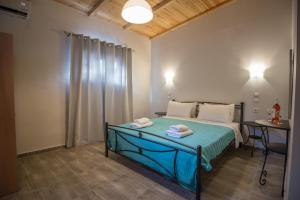 Postel nebo postele na pokoji v ubytování Camping & Rooms Kariotes + 31 fotografií