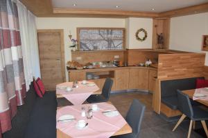 Kuchnia lub aneks kuchenny w obiekcie Pension Appartement Ambrosi