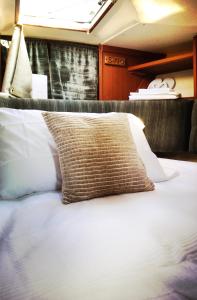 a large bed with a pillow on top of it at Frida Do-Minus sail boat in Minusio