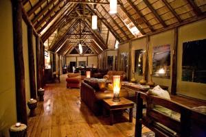 O zonă de relaxare la Bush Lodge – Amakhala Game Reserve