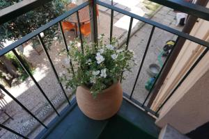 a vase with flowers sitting on a balcony at Appartamento Villa Cristina in Genoa