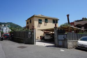 a gate to a house with cars parked in front of it at Appartamento Villa Cristina in Genoa