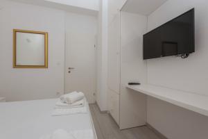 TV a/nebo společenská místnost v ubytování Modern Apartman Pjero