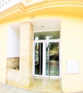 Eine Fassade oder ein Eingang zu Martin House & Granada