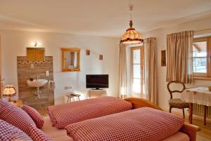 a living room with two beds and a sink at Woidhauserhof in Waakirchen