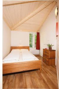 Gallery image of Chalet Hooischuur Camping 't Hop in Wijckel