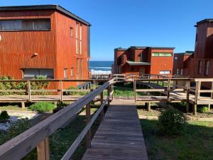 Galeriebild der Unterkunft Casa con acceso directo a playa en condominio in Pichilemu