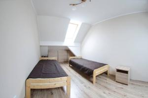 Posteľ alebo postele v izbe v ubytovaní Apartamenty Giżycko