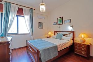 Una cama o camas en una habitación de Faro Classic Apartment by Homing