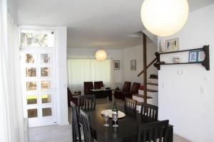 a dining room and living room with a table and chairs at Complejo Tridente in Pinamar