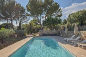 Bazén v ubytování Le Clos en Provence nebo v jeho okolí