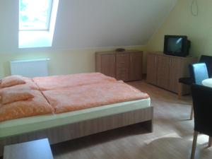 Кровать или кровати в номере Határmenti Vendégház