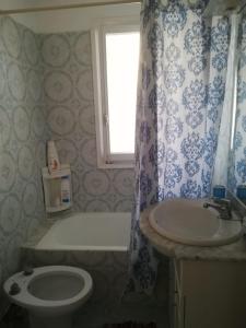 A bathroom at La Pineda III