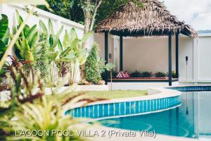 Sundlaugin á Coco Lilly Villas eða í nágrenninu