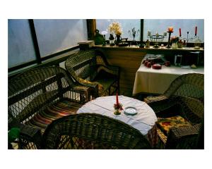 a dining room with a table and wicker chairs at Casa Ana in Biertan